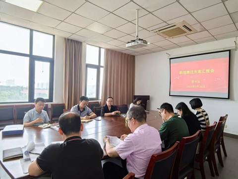 分管副馆长杨木锐和郑超逐一进行点评